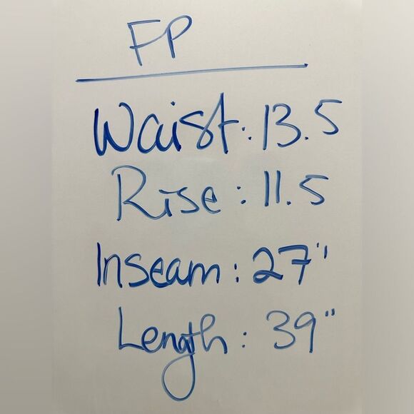 We the Free high Rise relaxed fit Distressed Jeans, Raw Hem, light wash size 25 - Picture 7 of 7